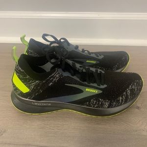 Brooks gym shoes 9.5 men’s